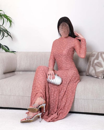 فستان سهرة ناعم دانتيل باكمام طويله