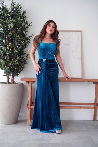 فستان سهرة مخمل أزرق بتطريز كريستال