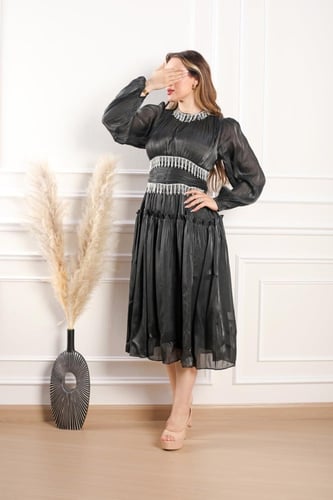 فستان اسود ميدي قطعة مميزة سمبل بقماش طائح وعلى تط...