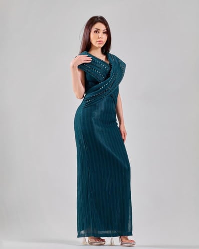 فستان سهرة بقصة لف مزين بالكريستال