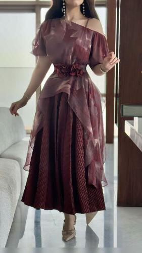 طقم نسائي لون طوبي بلوزة وتنورة مكسرة