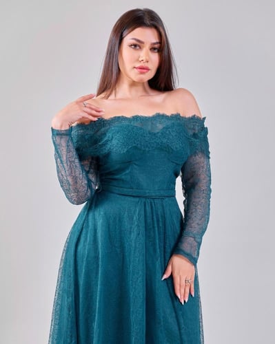 فستان سهرة أنيق بقصة أوف شولدر وأكمام شفافة