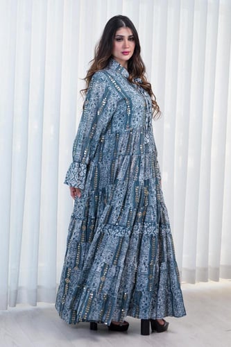 جلابية كويتية واسعة لون زيتي مزينة بتطريز وترتر