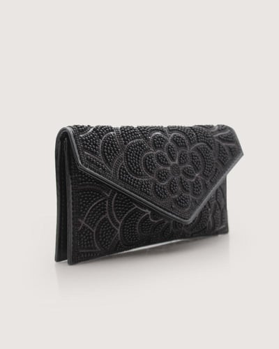 شنطة سهرة نسائية فخمة بتصميم مزخرف لون اسود