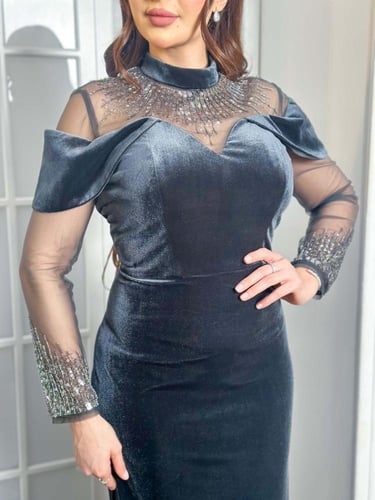 فستان سهرة مخمل اكمام شفافة مزينة بشك وترتر