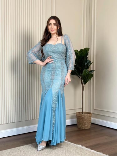 فستان سهرة تل مبطن بقماش استرتش مزين بكرستال اوف ش...