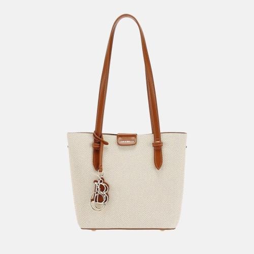 شنطة كريسبيلا مصنوعة من القماش المتين والجلد الفاخ...