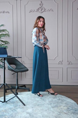 بلوزة كاروهات اكمام طويله قماش شيفون على اسكارف في...