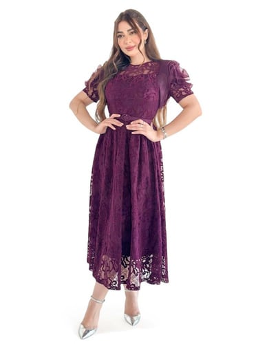 فستان سهره دانتيل ميدي بأكمام منفوشة وحزام خصر لإط...