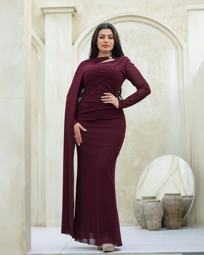 فستان سهرة طويل بتصميم انيق