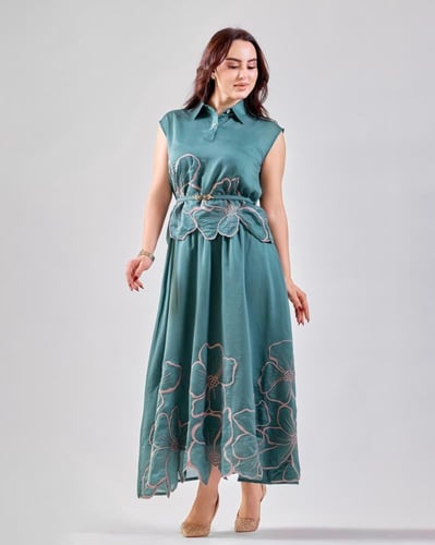 طقم أنيق بتطريز ورد بارز