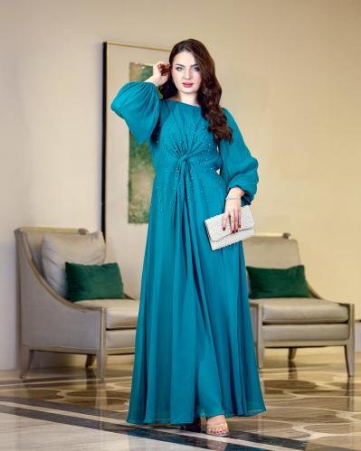 فستان سهرة شيفون تركواز بتصميم أنيق وتطريز لؤلؤ فخ...