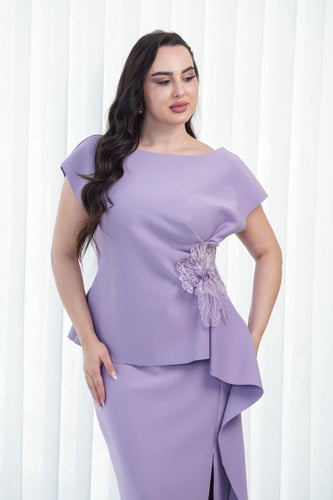 فستان قماش مزين بورده لون بنفسجي فاتح