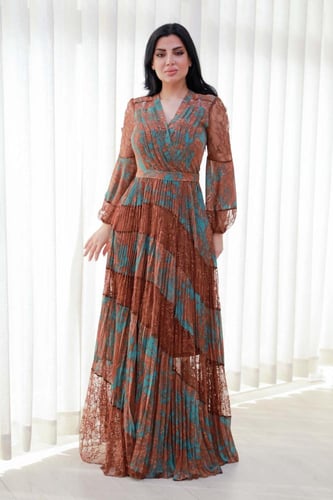 فستان ناعم شيفون مموج مع دانتيل