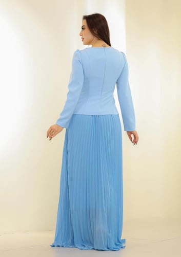 فستان ناعم بخامة شيفون وكريب مزين بالكريستال