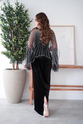 فستان سهرة مخمل أسود ملكي بتطريز لامع