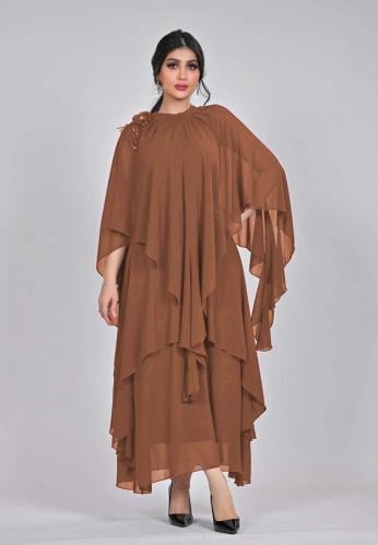 فستان ناعم شيفون لون بني مزين بوردة بالكتف