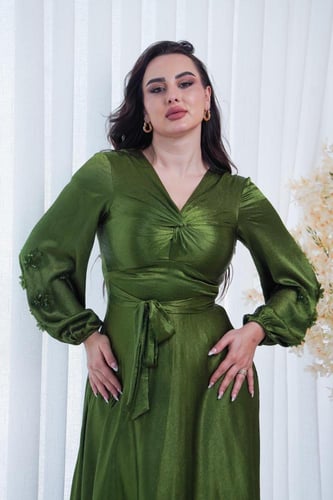 فستان ناعم طويل لون اخضر ستان حرير مكسر اكمام طويل...