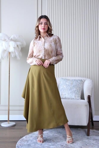 تنورة قماش كريب لون كموني