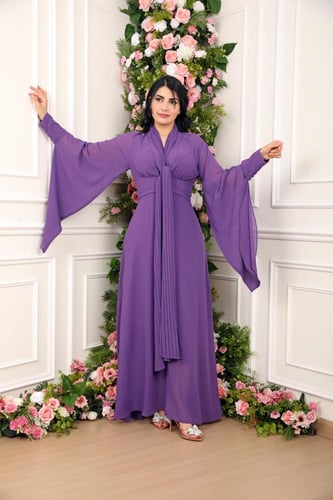 فستان طويل لون موف قماش كريب باكمام طويله على كسرا...