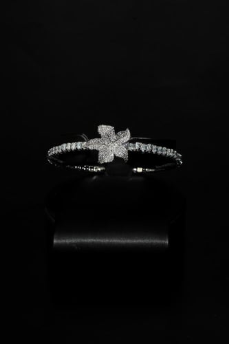 طقم إكسسوارات نسائي فضي بتصميم وردة زركونية فاخرة