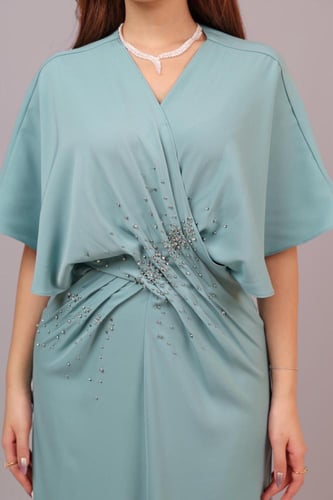 فستان أنيق بشك كريستال عند الخصر