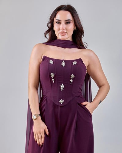 جمبسوت كريب بتصميم أنيق وتفاصيل فاخرة