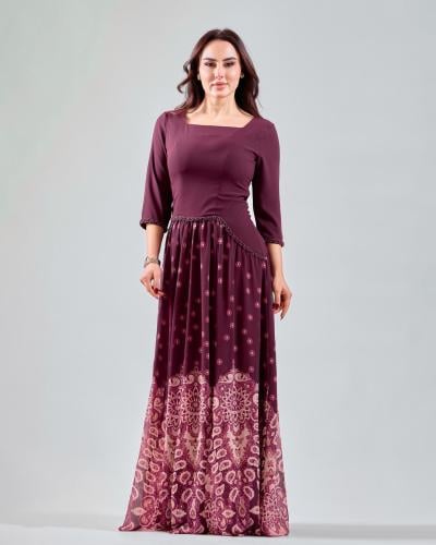 جلابية كريب بتطريز يدوي وتنورة شيفون مزخرفة