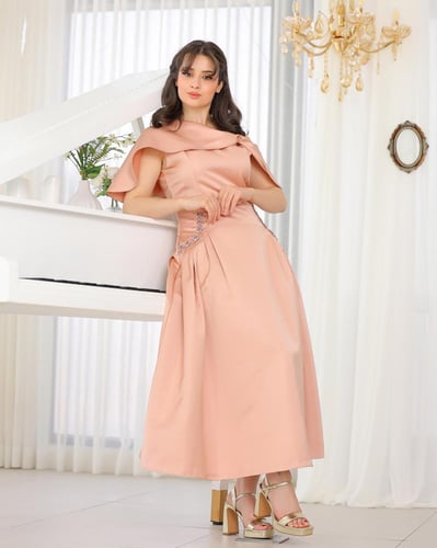 فستان بناتي أنيق بتصميم ناعم وتفاصيل راقية