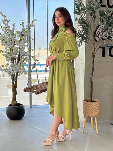 فستان ليموني مزين بالكتف بورود ثلاثية الابعاد اكما...
