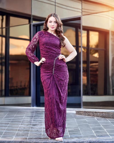 فستان سهرة دانتيل طويل مزين بشك يدوي