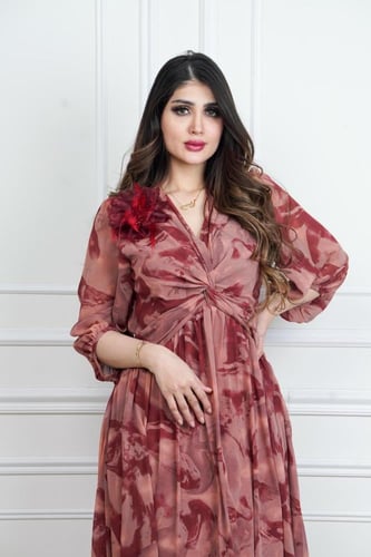 فستان ميدي شيفون مشجر اكمام طويلة بوردة بالكتف