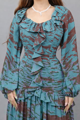 فستان شيفون جورجيت بنقشة مميزة ودرابيه أنيقة