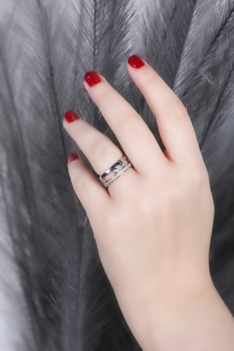 خاتم يد لون فضي