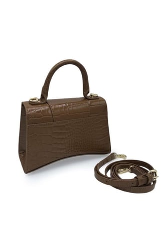 شنطة يد نسائية فاخرة بيج مزينة بإكسسوار من كريسبيل...