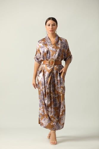 فستان ميدي مشجر بلون عسلي ورصاصبي لف على جيوب