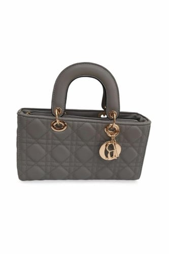 شنطة يد نسائية فاخرة جلد صناعي متوسطة الحجم مزينة...