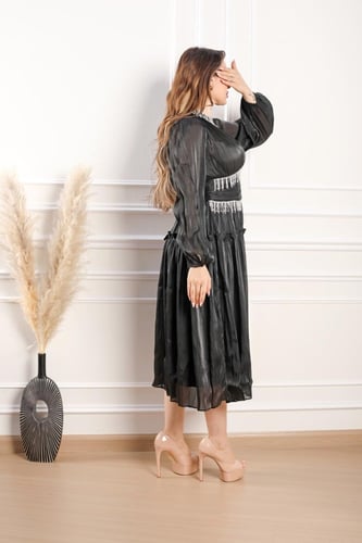 فستان اسود ميدي قطعة مميزة سمبل بقماش طائح وعلى تط...