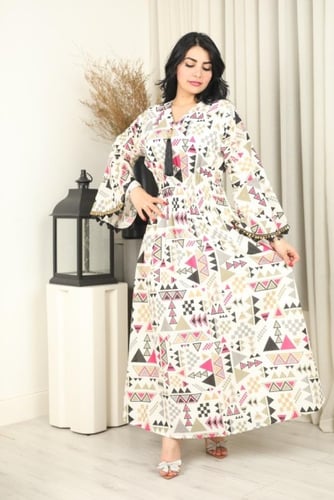 جلابية طويلة بأكمام واسعة وتصميم هندسي مزمومة من ا...