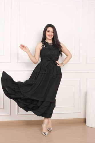 فستان ميدي قماش كريب جوبير الصدر مخرم طبقات من الا...