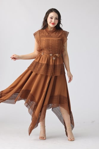 بلوزه جوبير لون بني على حزام لول