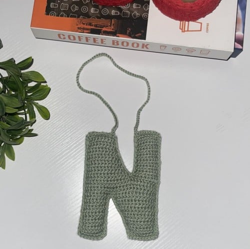 تعليقة حروف بالكروشيه اليدوي