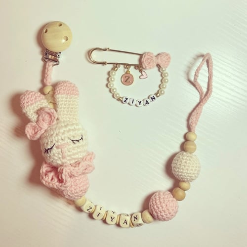 تعليقة كروشيه للَّهاية المواليد