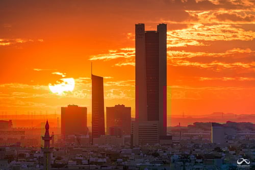 لوحة الغروب الناري لمدينة الرياض – سكايلاين ينبض د...
