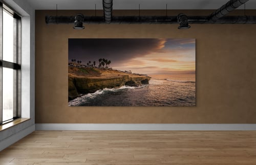 لوحة غروب سان دييغو – سحر الساحل بين الصخر والنخيل