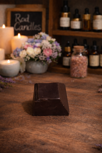 مكعب اللون الاحمر