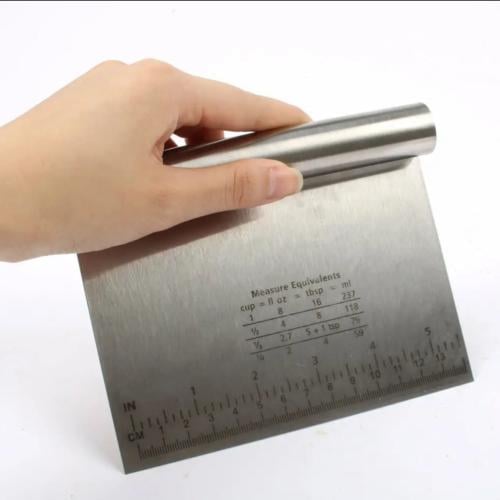 اداة لتنظيف الشمع المسكوب