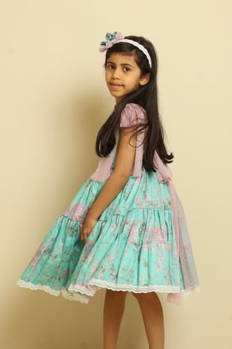 فستان الأنوثة