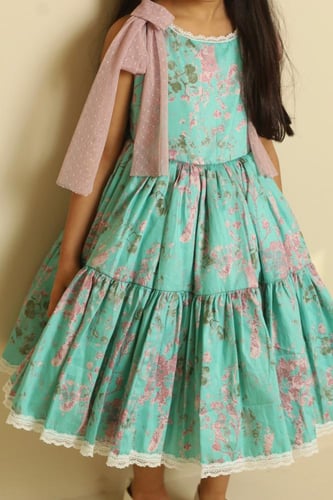 فستان الأنوثة