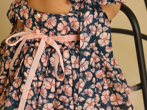 فستان الورد للرضع